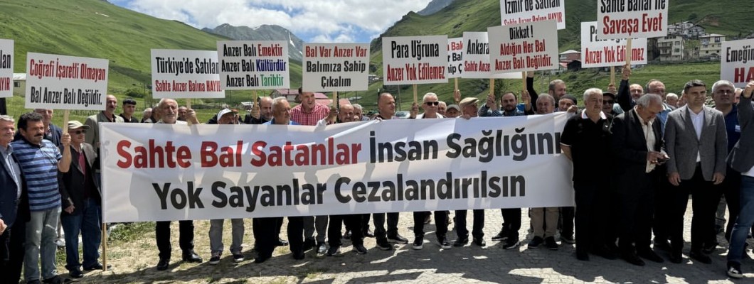 Rize de “Anzer Balı” adı altında sahte ürün satanların hakkında suç duyurusunda bulunuldu! Rize de “Anzer Balı” adı altında sahte ürün satanların hakkında suç duyurusunda bulunuldu!